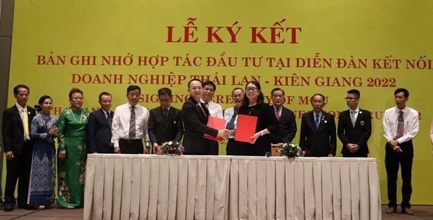 forum held to boost links between enterprises of kien giang, thailand picture 1