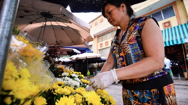 hanoi market bustling on first day of seventh lunar month picture 3