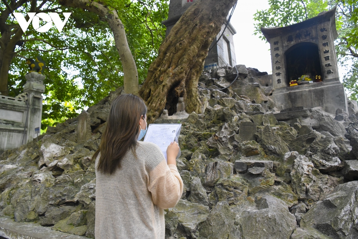 hanoi students pray for good luck ahead of graduation exams picture 6