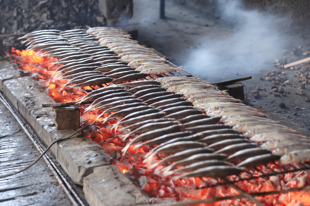 grilled fish making village busy on scorching summer days picture 2