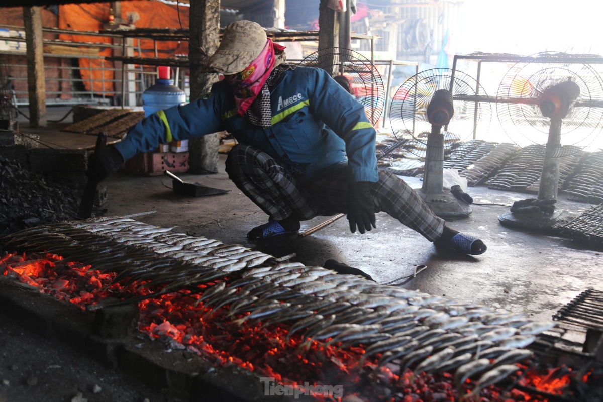 grilled fish making village busy on scorching summer days picture 4