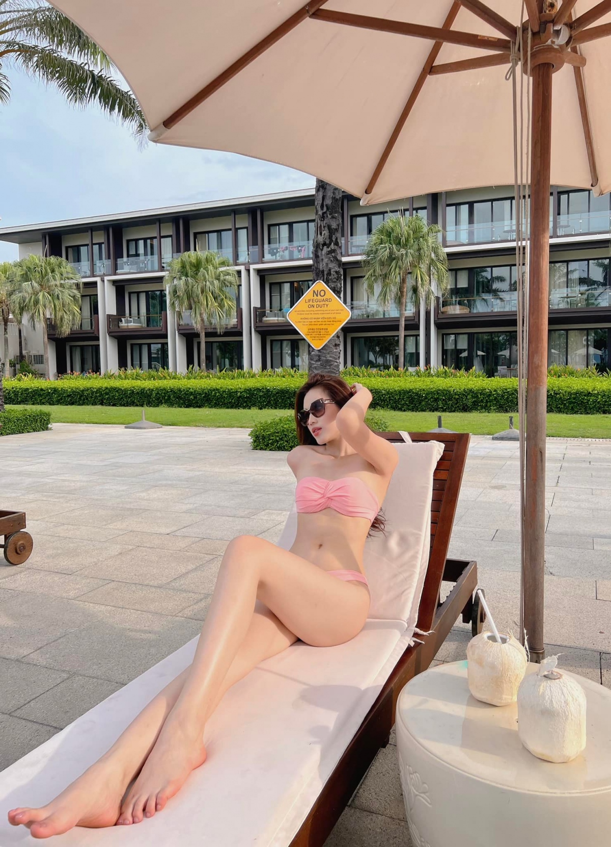 hoa hau Do thi ha dien bikini khoe body cuc pham trong loat anh moi hinh anh 1