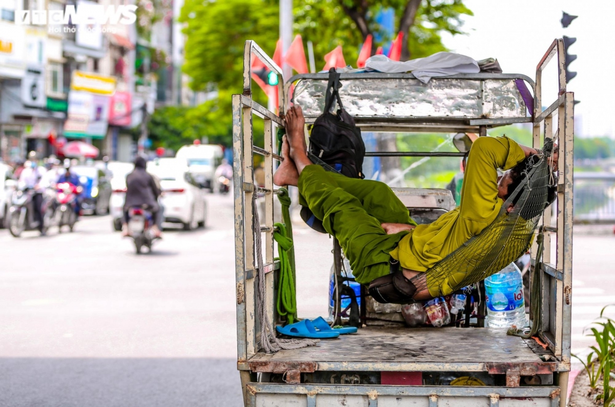 hanoians attempt to cope with heat as temperatures up to 50 degrees celsius picture 14