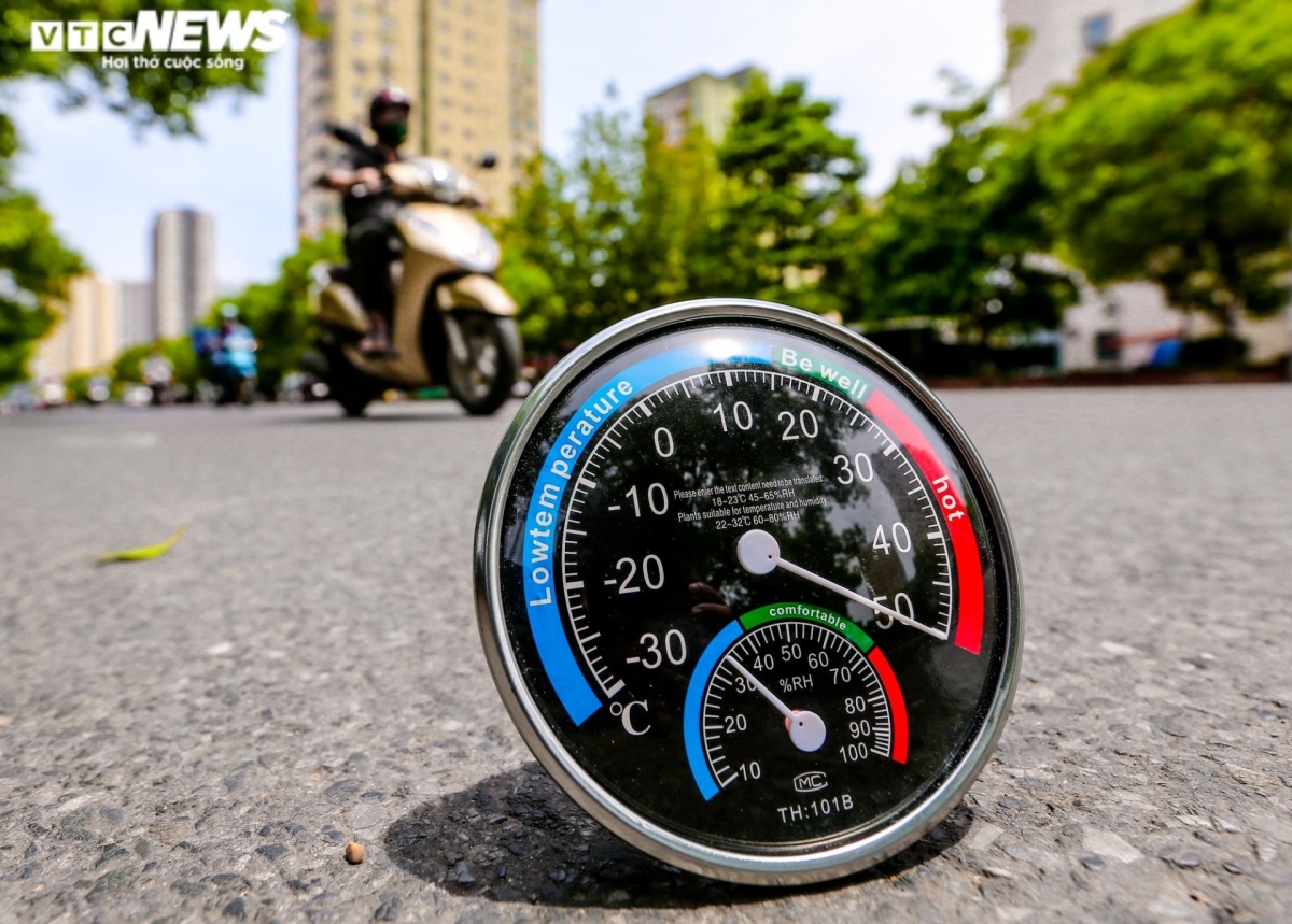 hanoians attempt to cope with heat as temperatures up to 50 degrees celsius picture 2