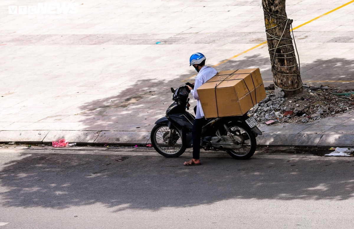 hanoians attempt to cope with heat as temperatures up to 50 degrees celsius picture 8