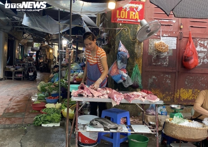 thit heo tang nong toi 10 gia, tieu thuong dong quay nghi ban hinh anh 1