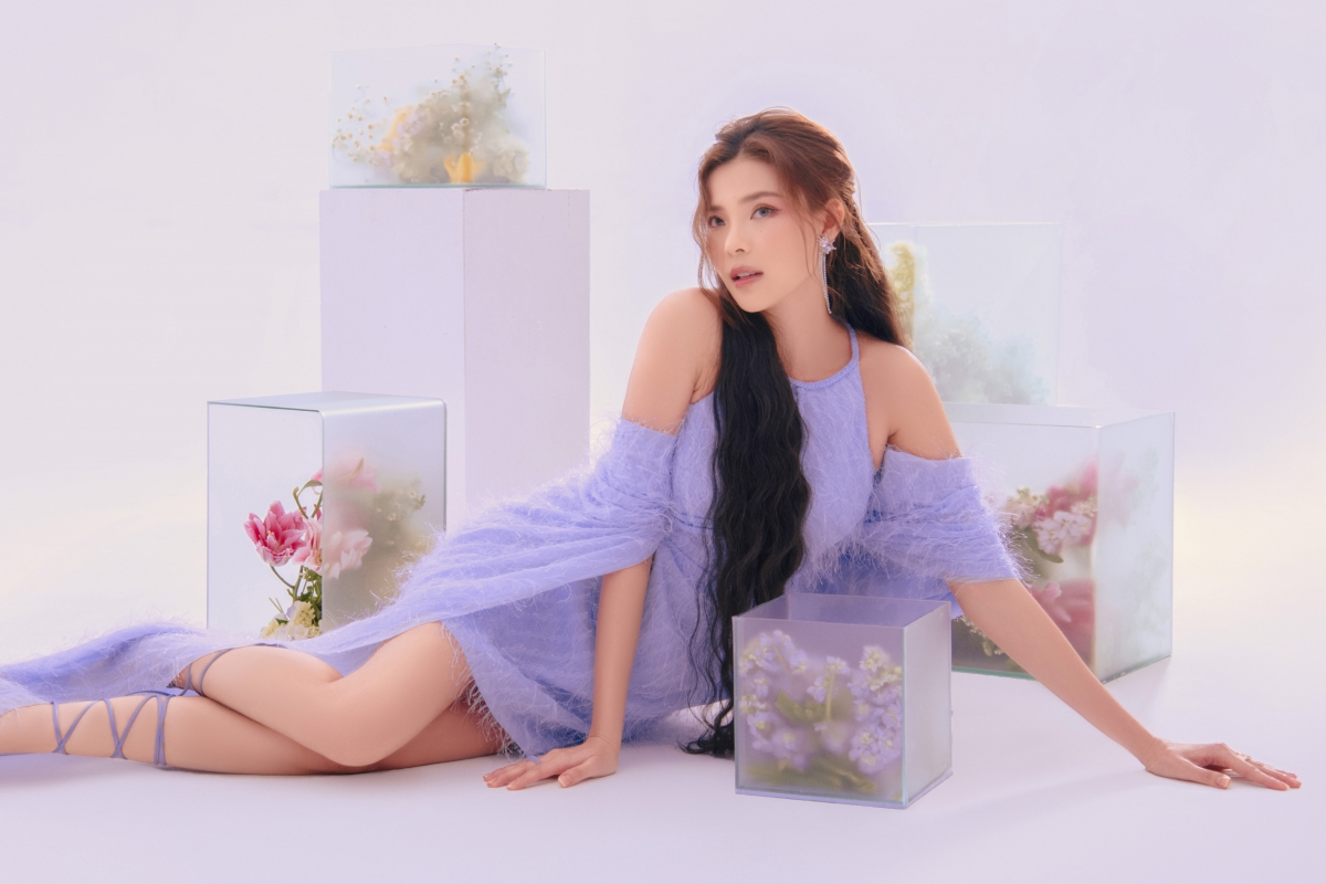Thúy Diễm khi nhẹ nhàng, lúc nóng bỏng ở tuổi 36