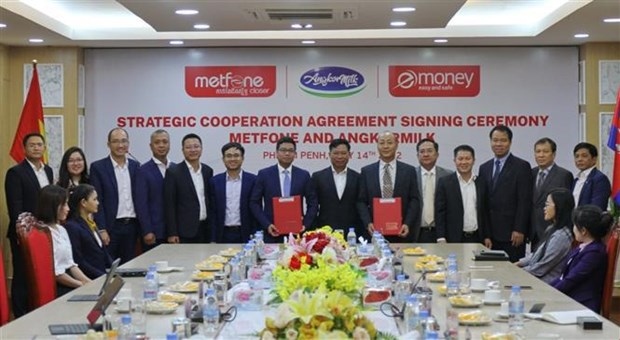 vietnamese firms partner to develop telecom services, e-payment in cambodia picture 1