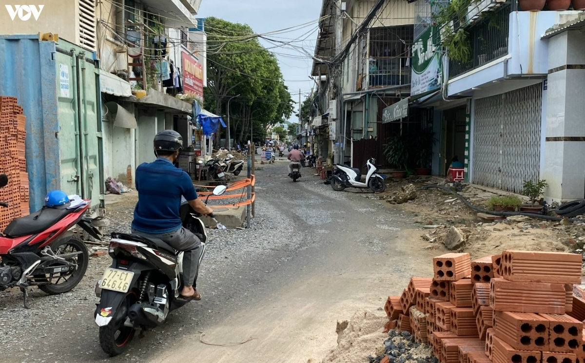 nguoi dan keu troi vi gan 200m duong thi cong nhieu thang chua xong hinh anh 1