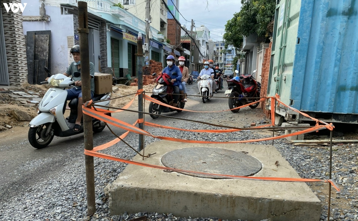 người dân kêu trời vì gần 200m đường thi công nhiều tháng chưa xong hình ảnh 8 nguoi dan keu troi vi gan 200m duong thi cong nhieu thang chua xong hinh anh 8
