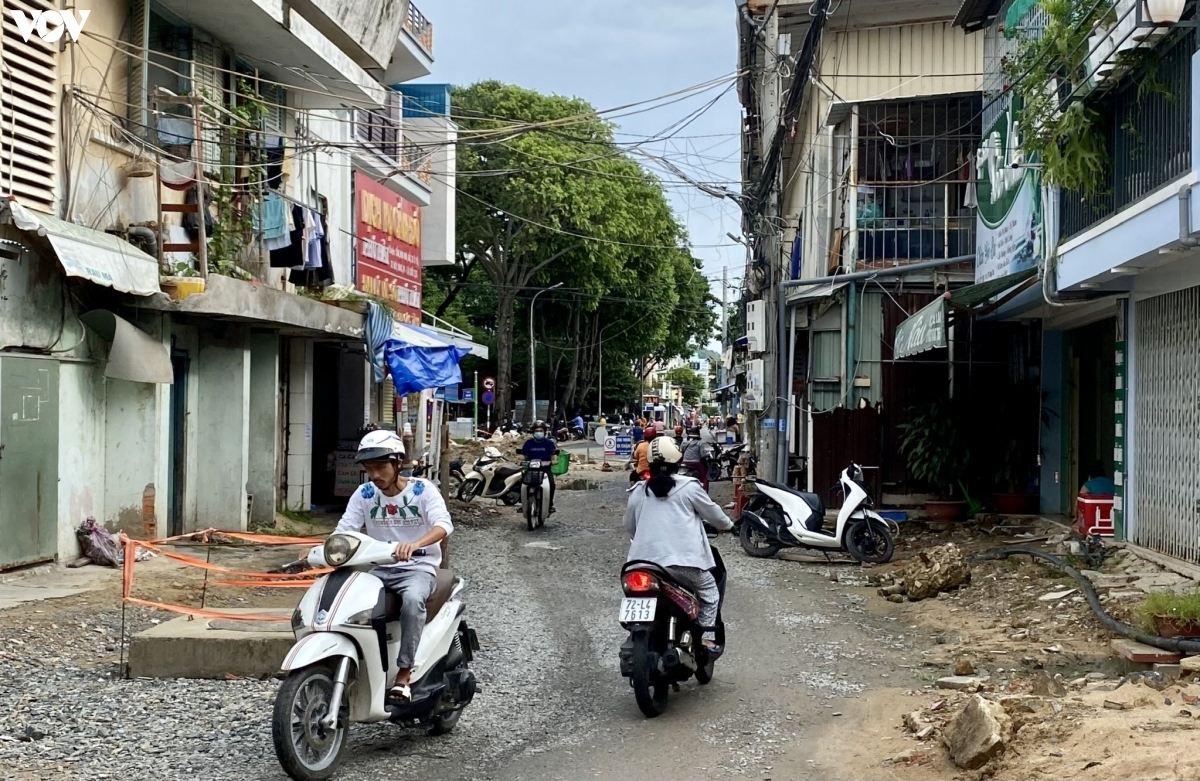 nguoi dan keu troi vi gan 200m duong thi cong nhieu thang chua xong hinh anh 3