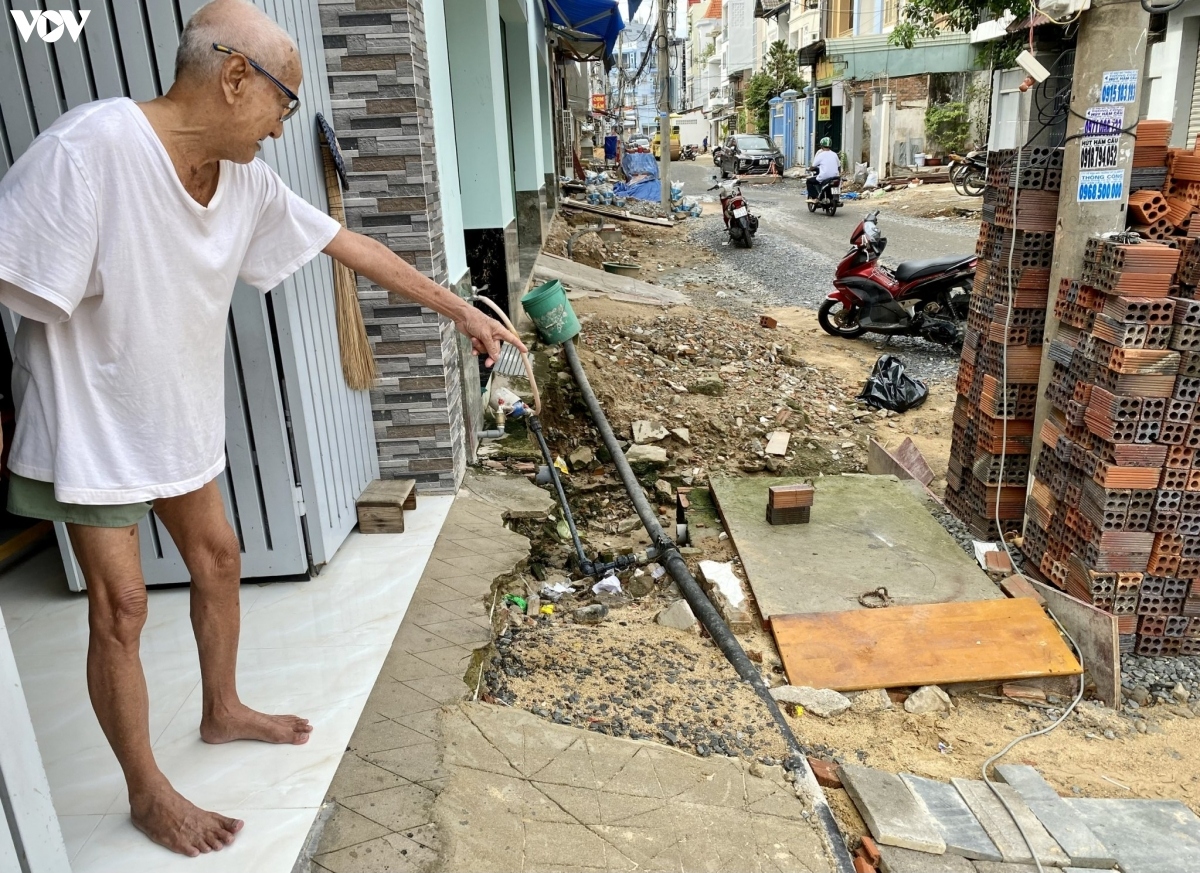 người dân kêu trời vì gần 200m đường thi công nhiều tháng chưa xong hình ảnh 4 nguoi dan keu troi vi gan 200m duong thi cong nhieu thang chua xong hinh anh 4