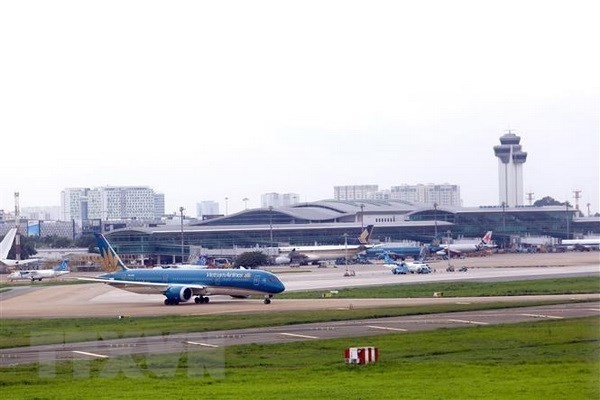 technical warning forces vietnam airlines flight to land in da nang picture 1