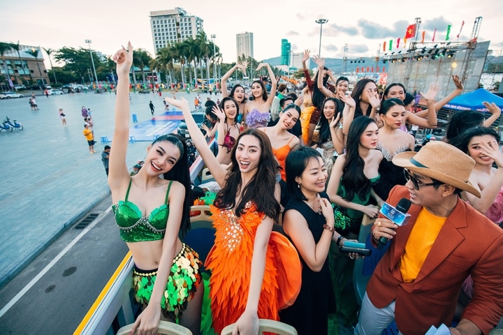 top 38 miss world vietnam 2022 joins quy nhon street carnival picture 7