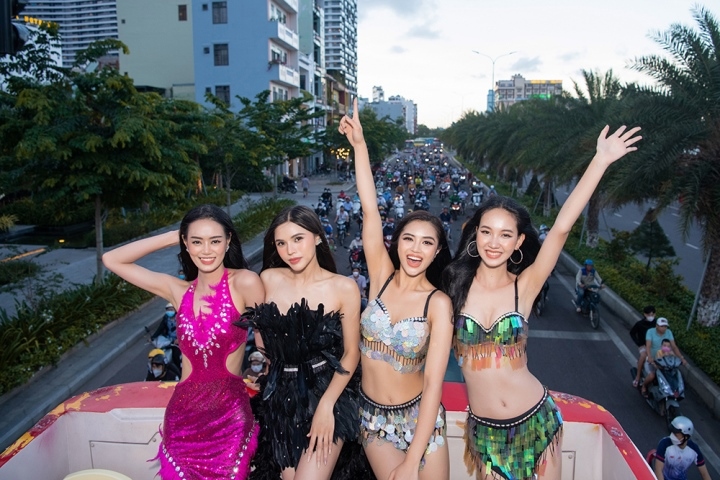 top 38 miss world vietnam 2022 joins quy nhon street carnival picture 8