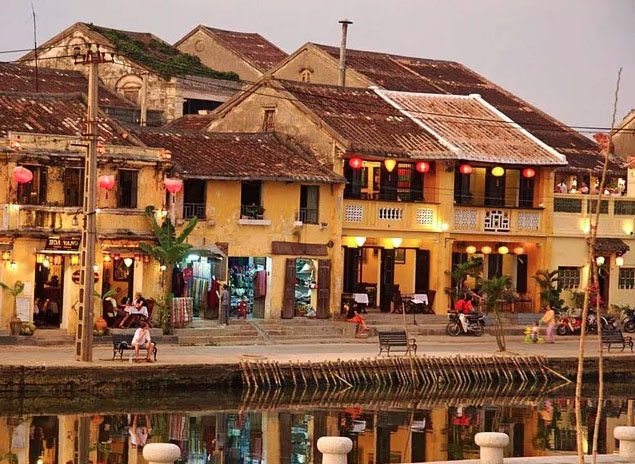 Foreign writer shares experience on travelling to Vietnam