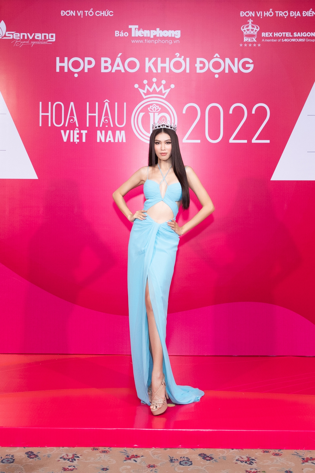 Do thi ha cung dan my nhan do sac quyen ru tai hop bao hoa hau viet nam 2022 hinh anh 7