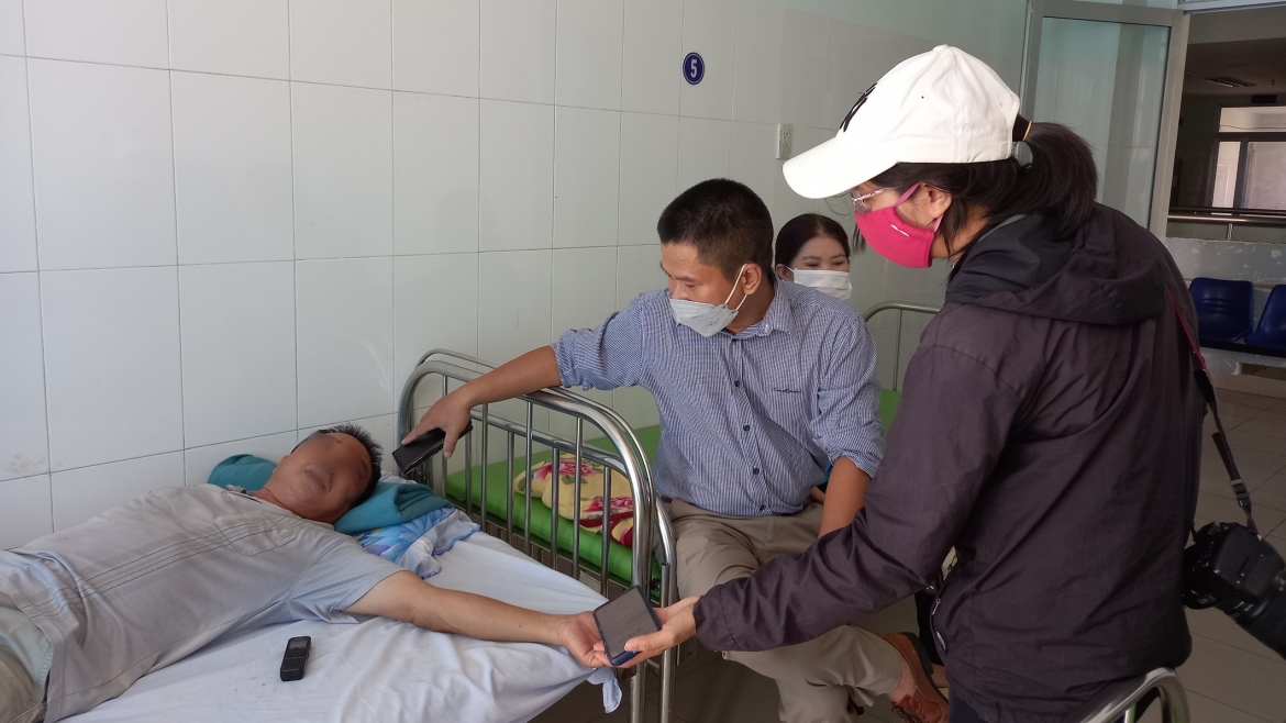 lam ro viec hanh khach bi lai xe, phu xe danh da man hinh anh 1
