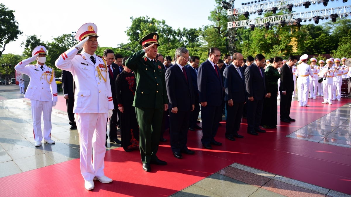 party, state leaders commemorate heroes, martyrs picture 3