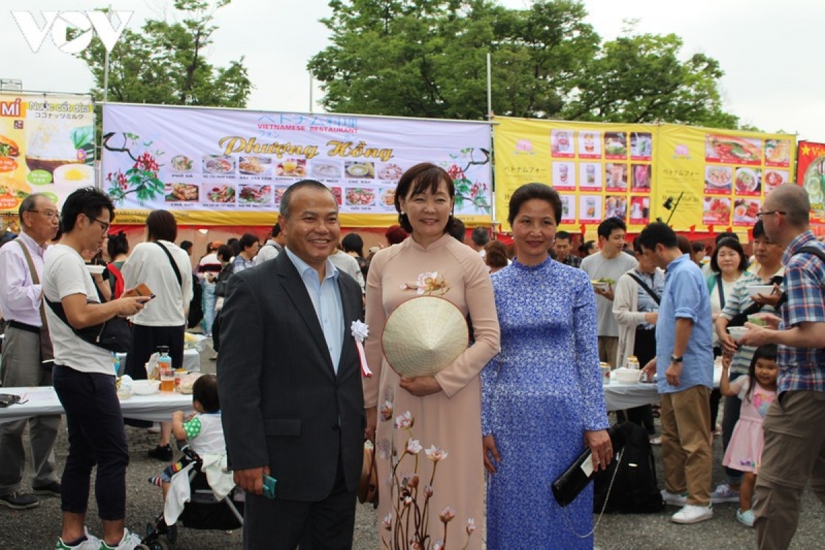 abe shinzo - vị thủ tướng yêu việt nam từ đáy lòng hình ảnh 2 abe shinzo - vi thu tuong yeu viet nam tu day long hinh anh 2