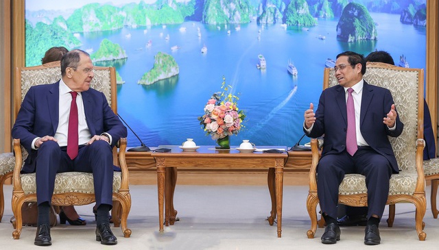 pm chinh invites russian premier to visit vietnam picture 1