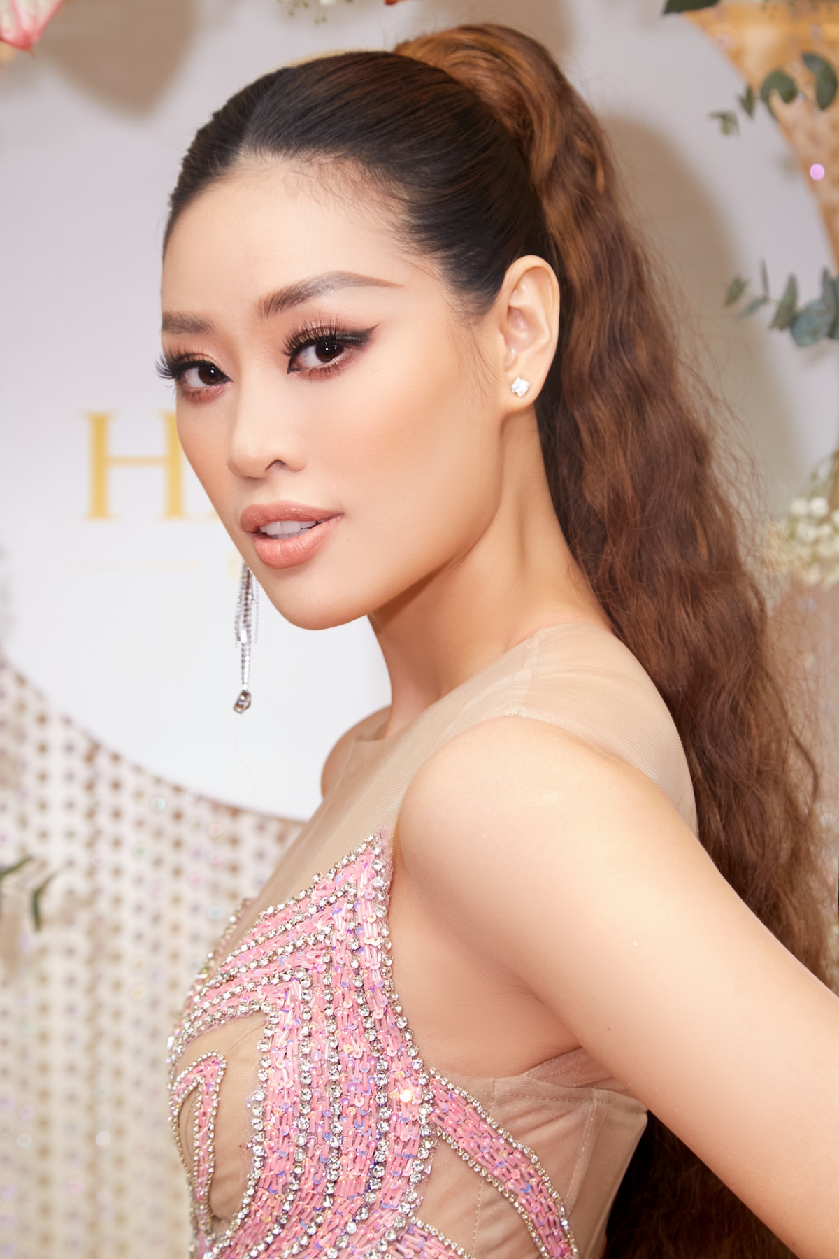 Hoa hậu Khánh Vân khoe nhan sắc nổi bật bên dàn nam vương - Ảnh 9.