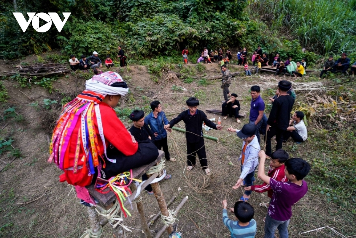 boys of san chi ethnic group undergo maturity ritual in cao bang picture 8