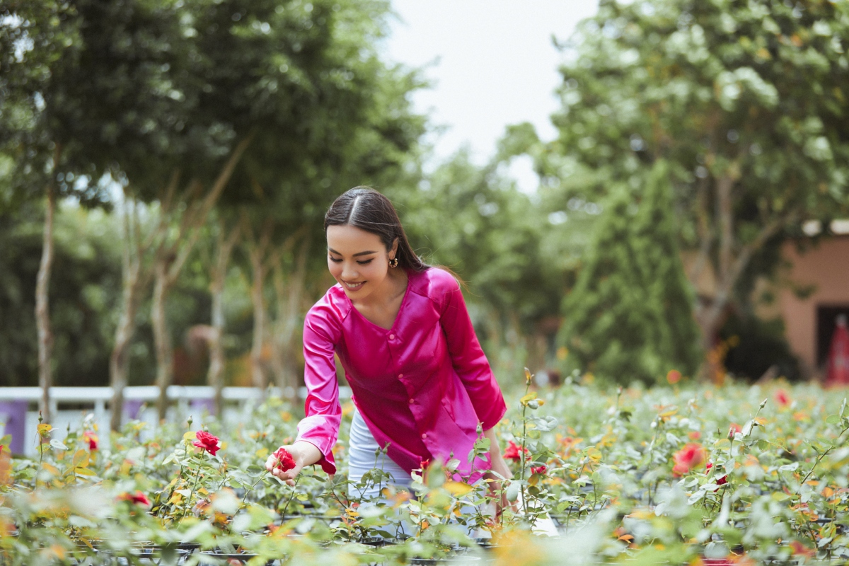 A hau thuy tien diu dang trong ta ao dai, tu hao quang ba ve dep cua Dong thap hinh anh 12