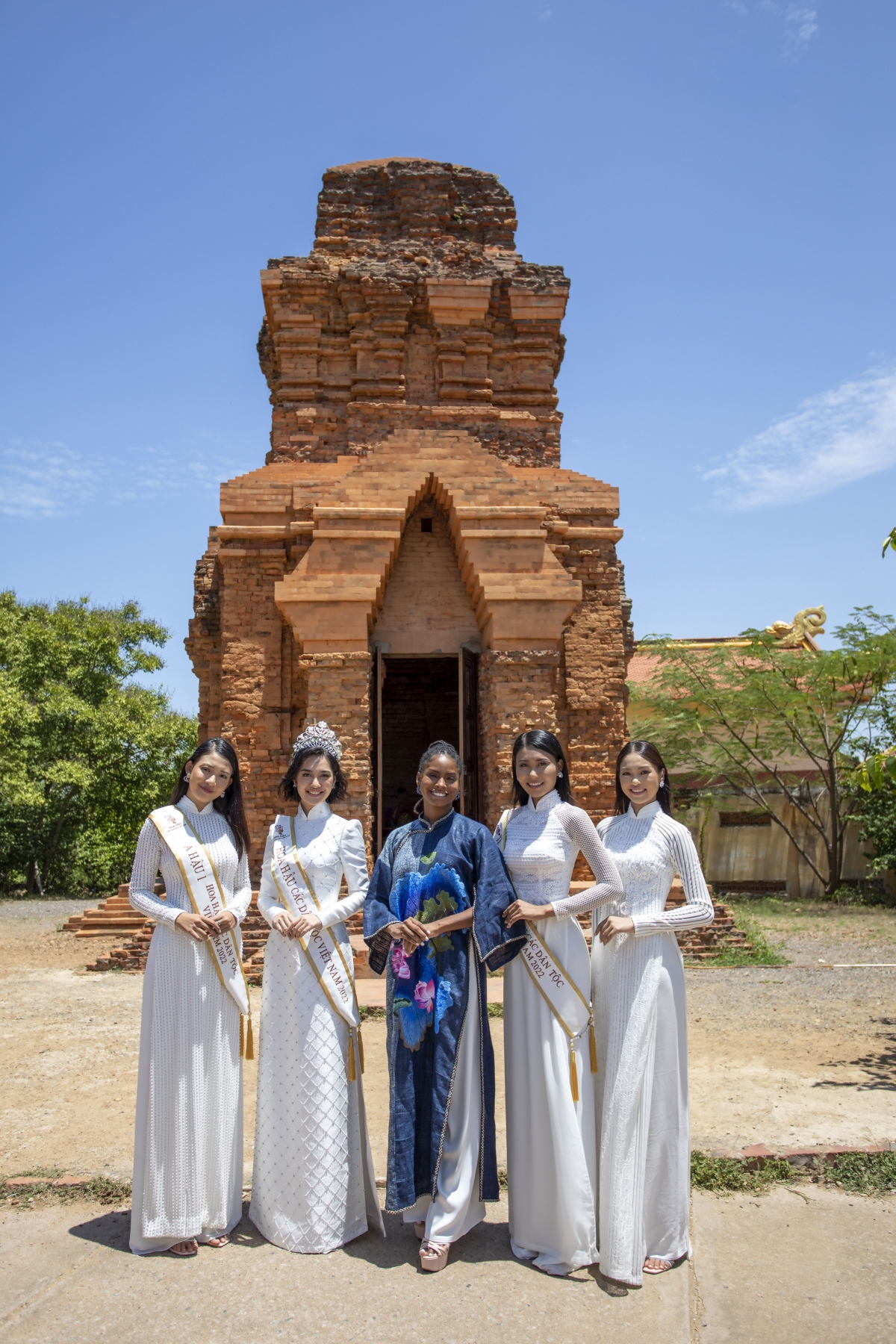 hoa hau nong thuy hang cung 2 hoa hau trai dat trong cay xanh tai binh thuan hinh anh 9