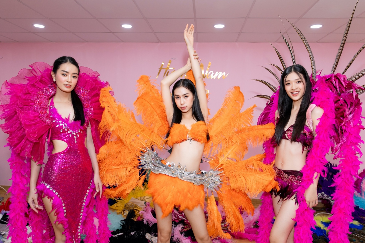 thi sinh hoa hau the gioi viet nam 2022 san sang cho buoi dieu hanh duong pho hinh anh 1