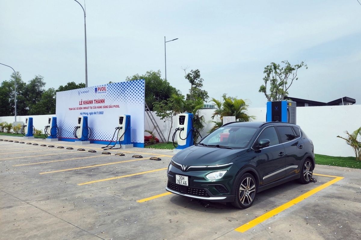 khanh thanh tram sac xe dien dau tien tai cua hang xang dau o hai phong hinh anh 2