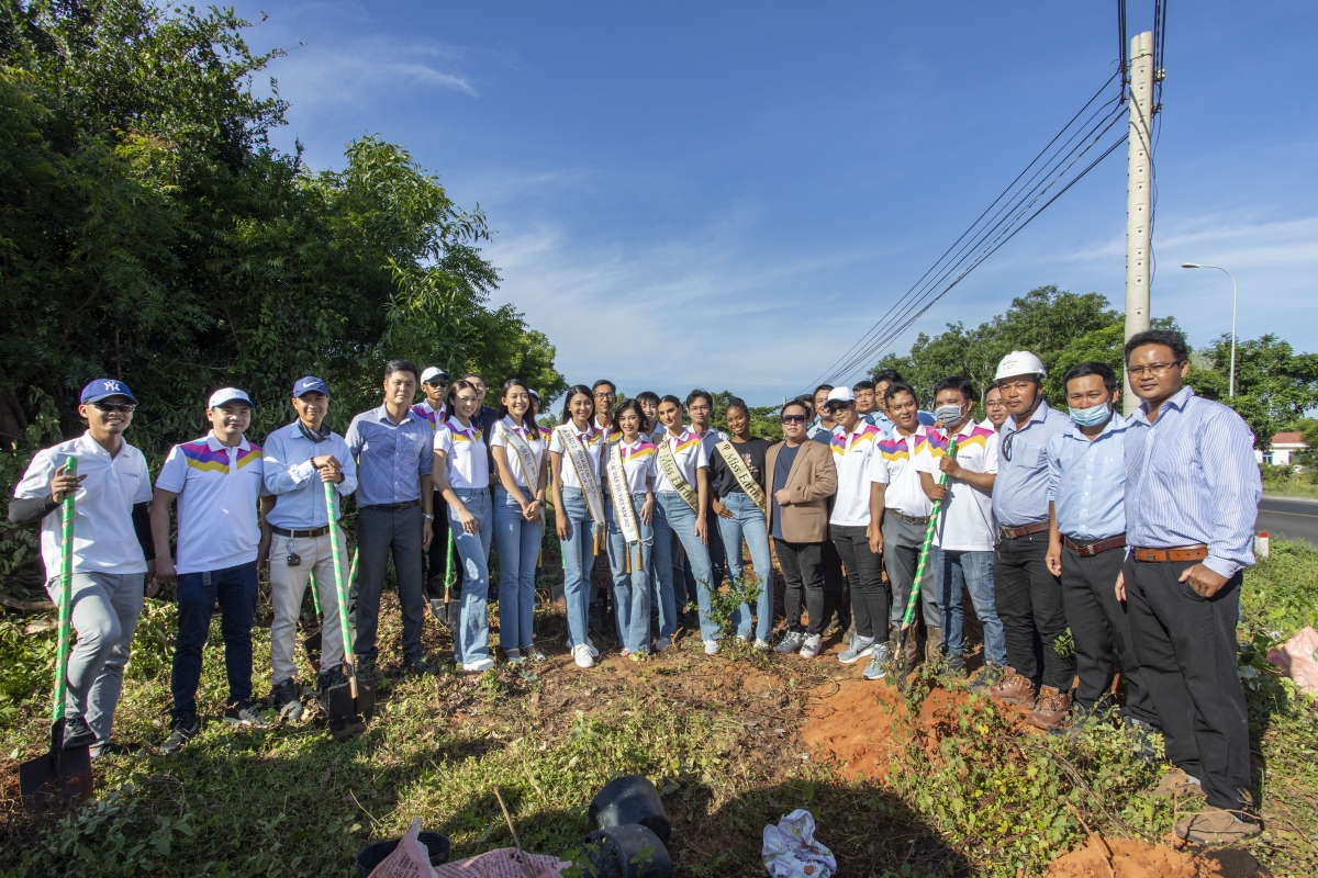 hoa hau nong thuy hang cung 2 hoa hau trai dat trong cay xanh tai binh thuan hinh anh 3