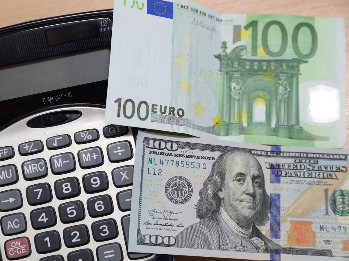 Tỷ giá USD tiếp tục tăng, đồng Euro giảm về ngang giá USD