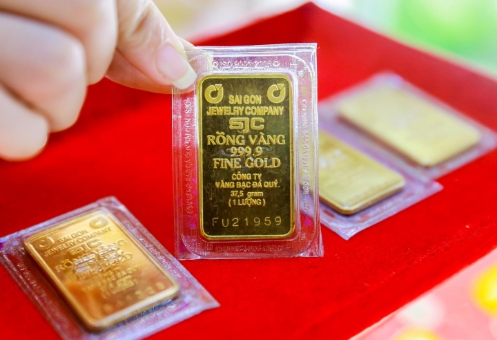 domestic gold prices endure sharp fall picture 1