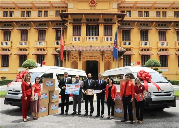 vietnam receives medical equipment, supplies from oman picture 1 vietnam receives medical equipment, supplies from oman picture 1