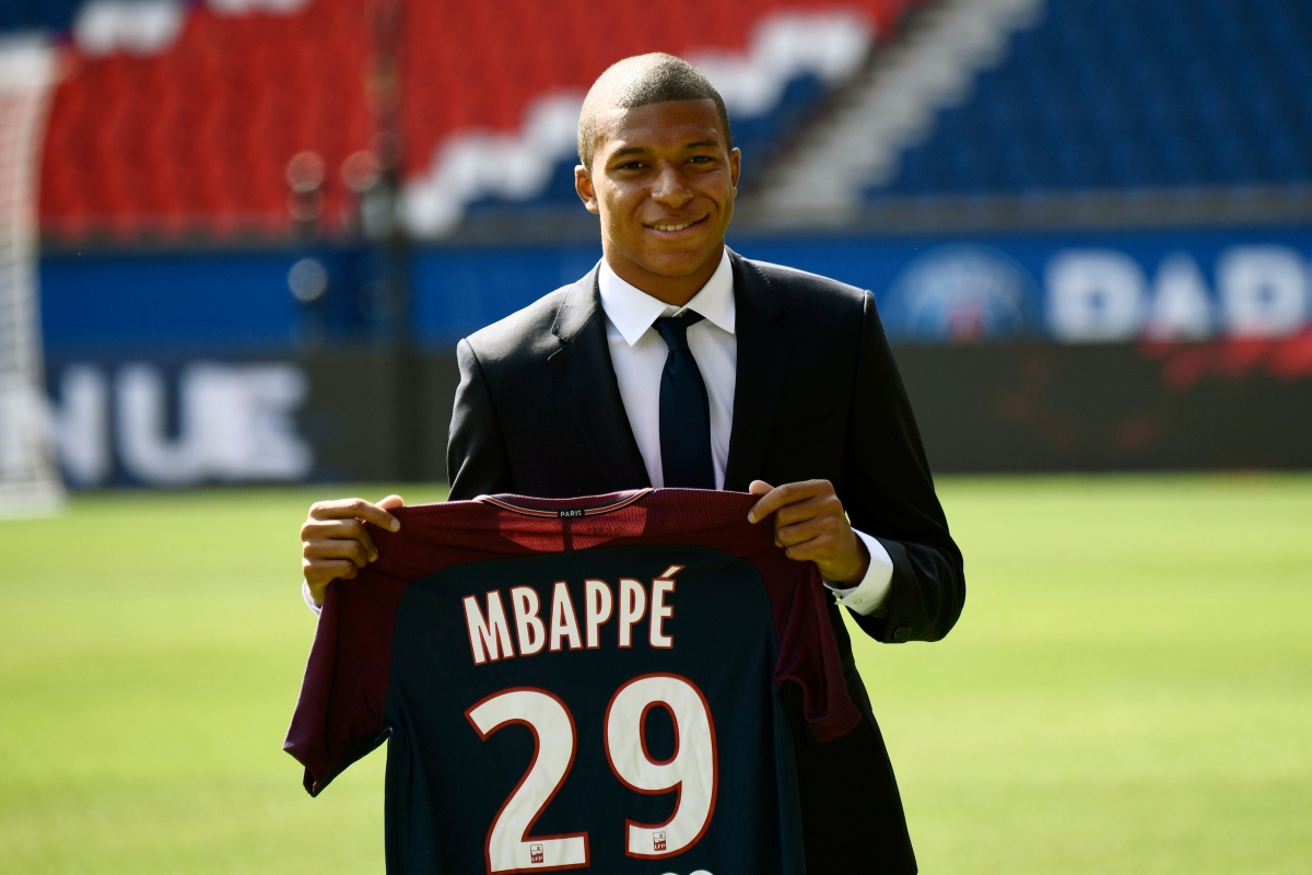 Ngày này năm xưa: PSG nổ "bom tấn'' Mbappe