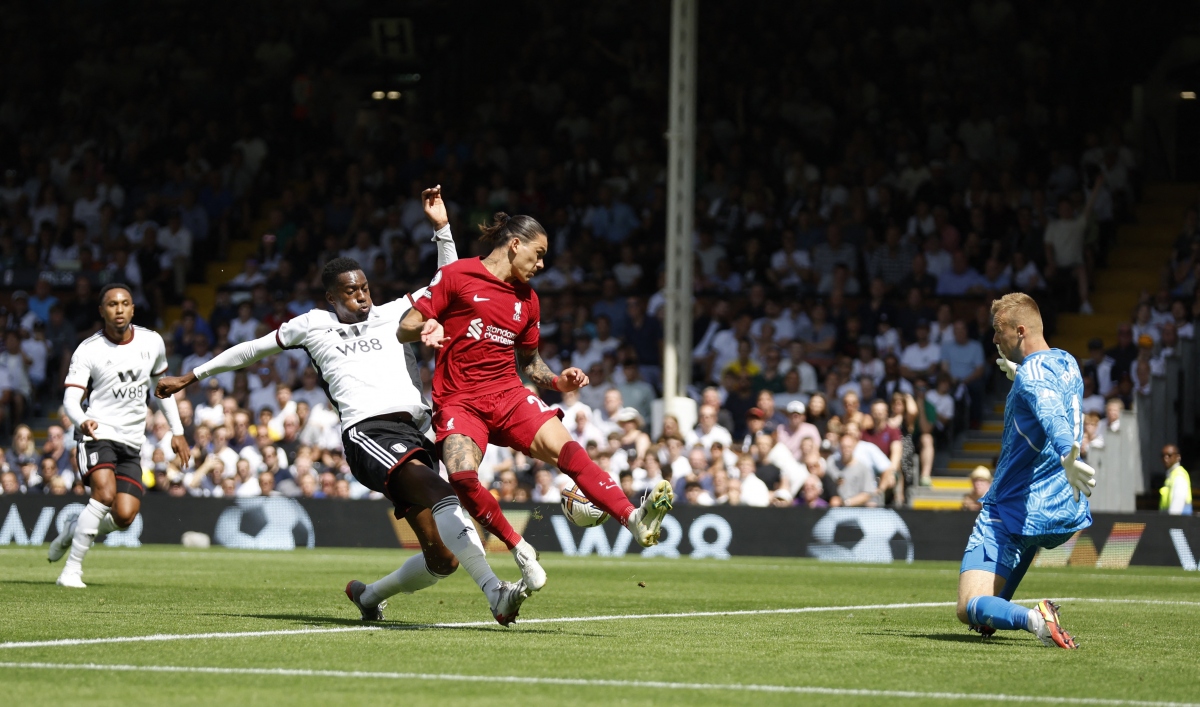 trUc tiEp fulham 2 - 1 liverpool Dai dia chan o craven cottage hinh anh 1
