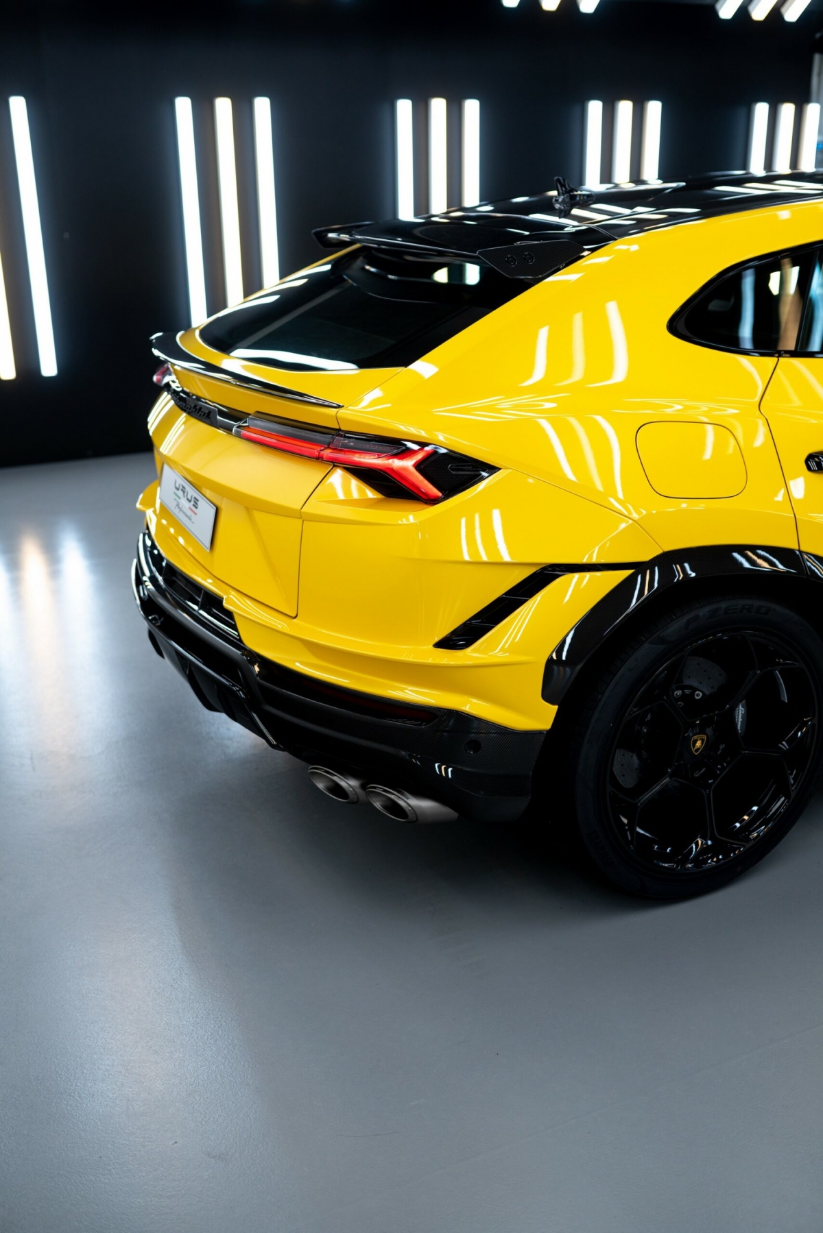 sieu suv lamborghini urus performante ra mat, gia tu 260.000 usd hinh anh 3