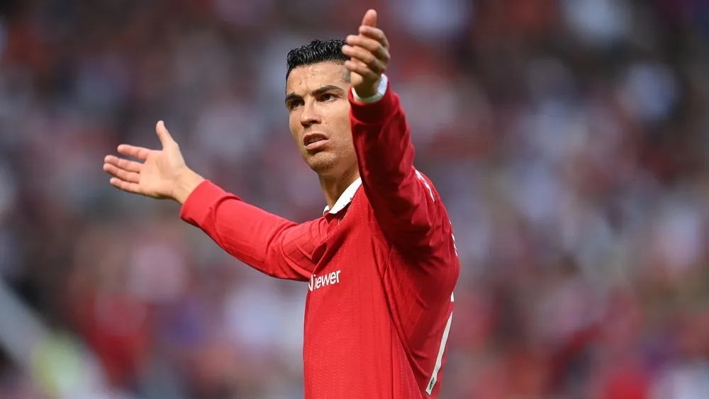 HLV Erik ten Hag chốt tương lai của Ronaldo