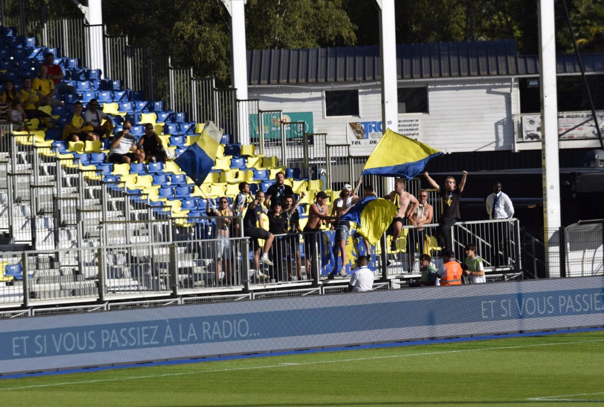 quang hai vao san tu bang ghe du bi, pau fc tham bai 0-3 truoc sochaux hinh anh 3