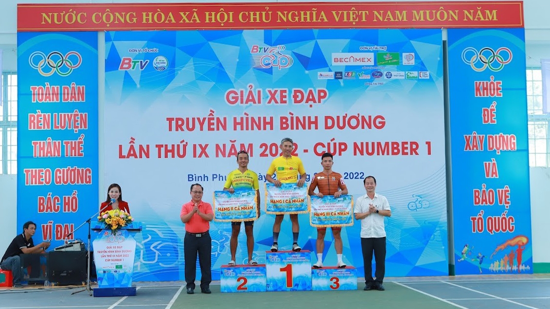 number 1 chanh, dau tiep suc van dong vien giai xe dap truyen hinh binh duong hinh anh 3