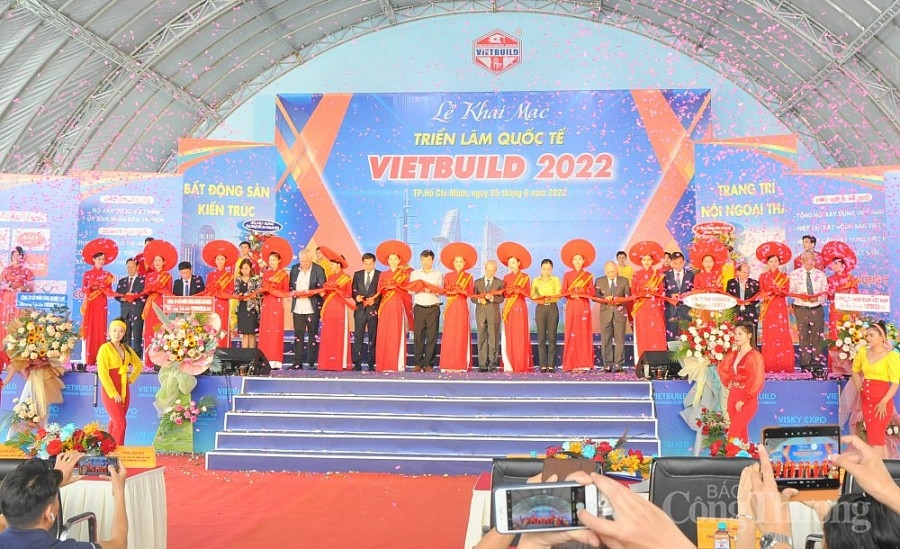 300 local, foreign businesses attend vietbuild 2022 picture 1