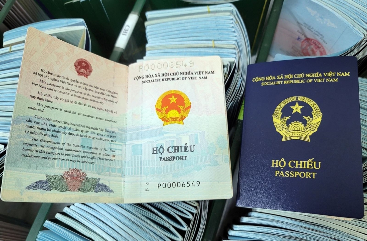 czech republic yet to recognise new vietnamese passports picture 1