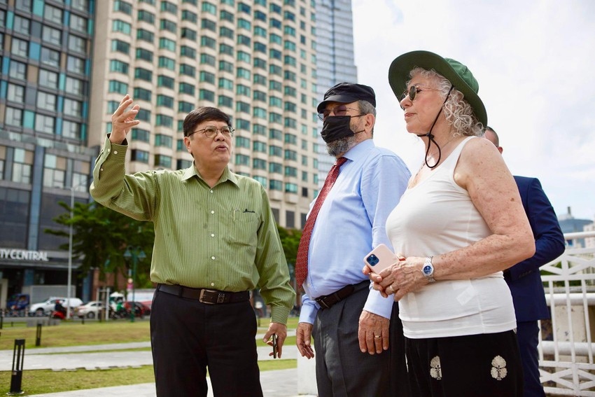 former israeli pm barak in vietnam for development talks picture 1