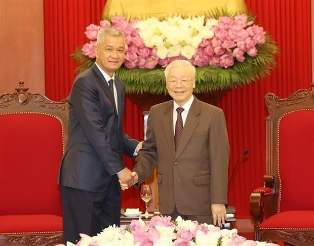 party general secretary receives lao official picture 1