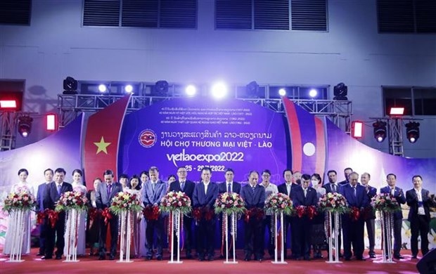 vietnam laos expo contributes to enhancing trade links picture 1