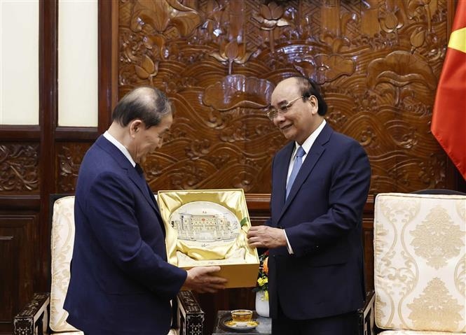 president phuc hosts former president of rok-vietnam friendship association picture 1