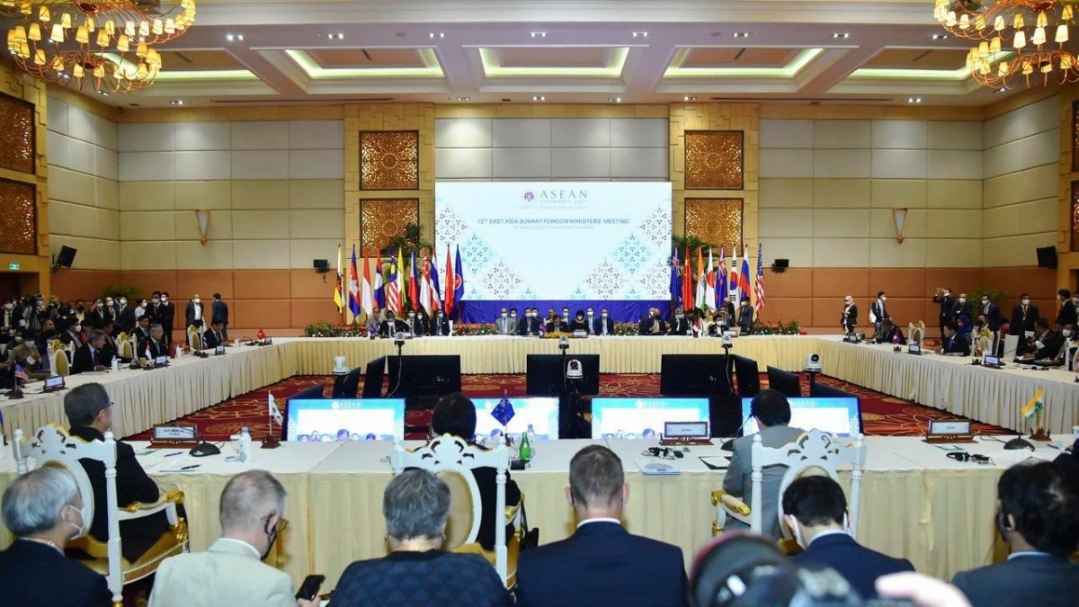 vietnam attends eas foreign ministers meeting in cambodia picture 1