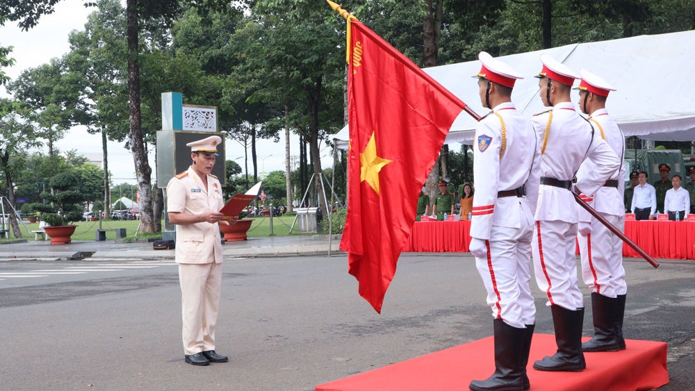 Bình Phước ra mắt Trung đoàn Cảnh sát cơ động dự bị chiến đấu