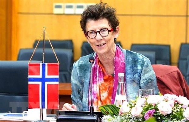 norwegian ambassador honoured with environmental award picture 1
